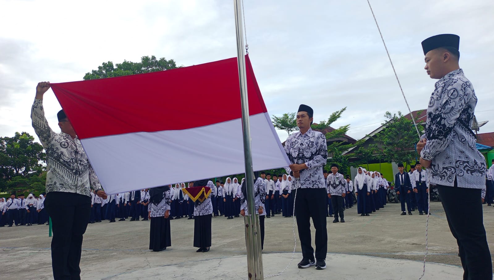 MTsN 2 Kerinci Sukses Gelar Peringatan Hari Guru Nasional 2024