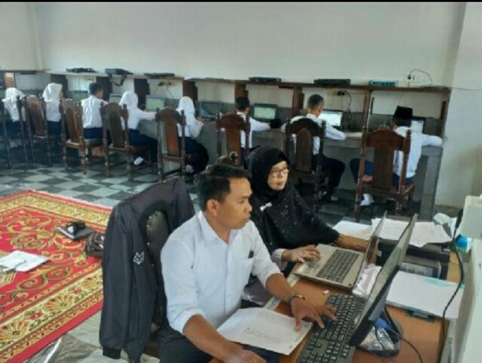 USBN Berbasis Komputer di MTs Negri 2 Kerinci Berjalan Lancar