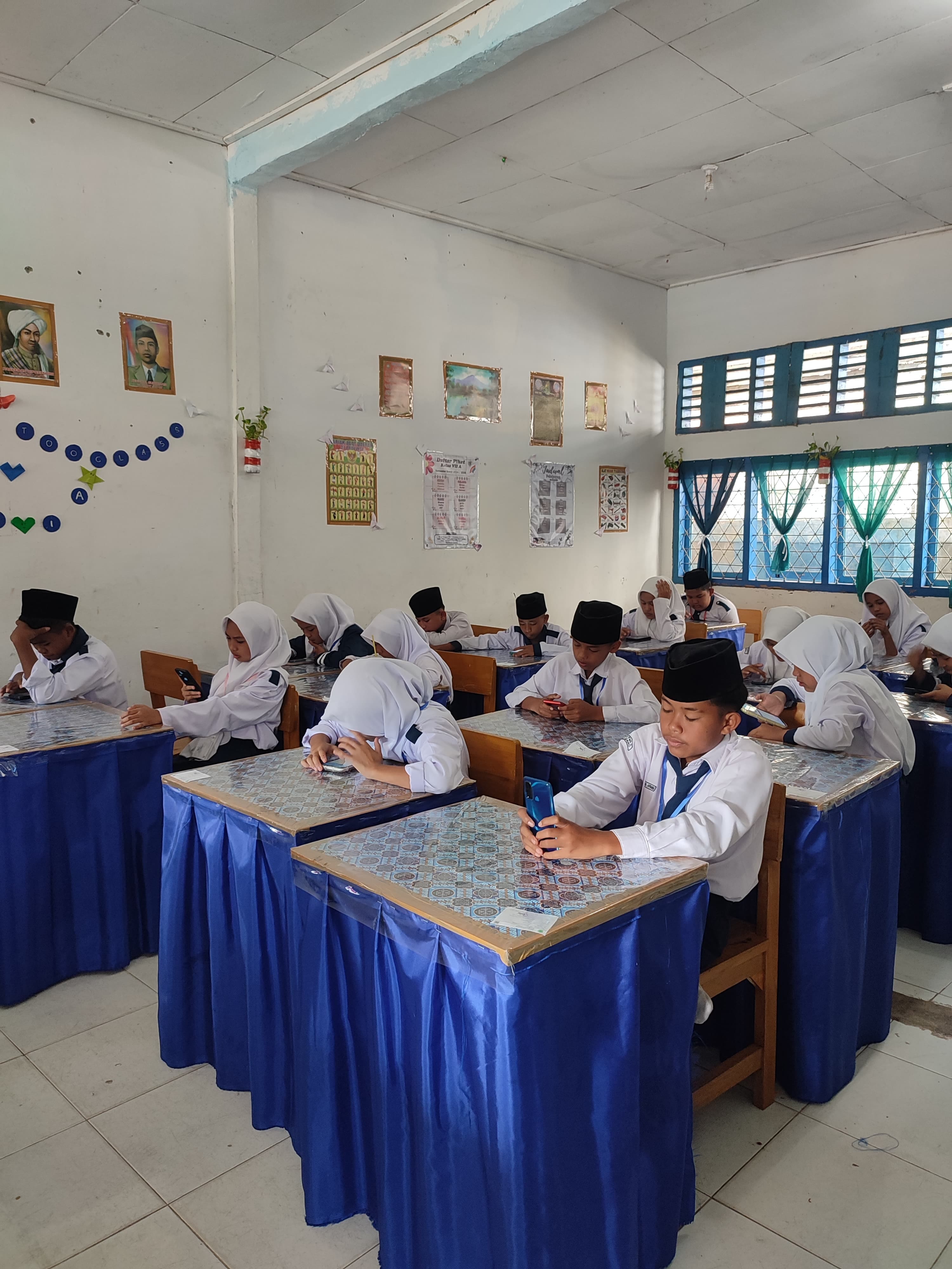 Siswa MTsN 2 Kerinci Laksanakan Asesmen Semester Ganjil Secara Digital