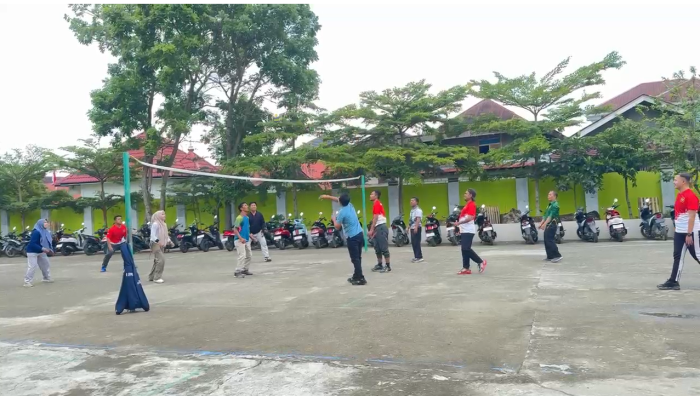 Guru dan Siswa Berolahraga Bersama, Jalin Kebersamaan di Pagi Sabtu