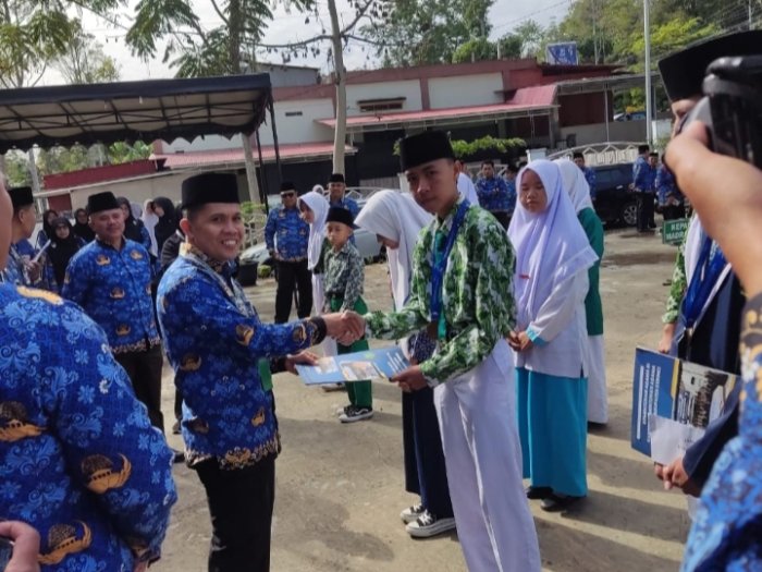 Siswa MTsN 2 Kerinci Raih Penghargaan Bergengsi dari Kemenag Kerinci atas Prestasi Gemilang di OMI 2025