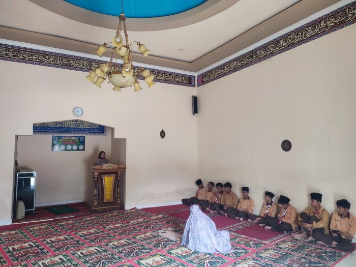MTsN 2 Kerinci Gelar Sholat Zhuhur Berjamaah dan Kultum