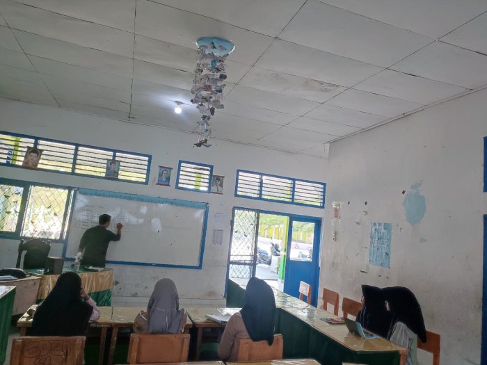 Siswa-Siswi MTsN 2 Kerinci Asah Kreativitas Lewat Ekstrakurikuler Kaligrafi