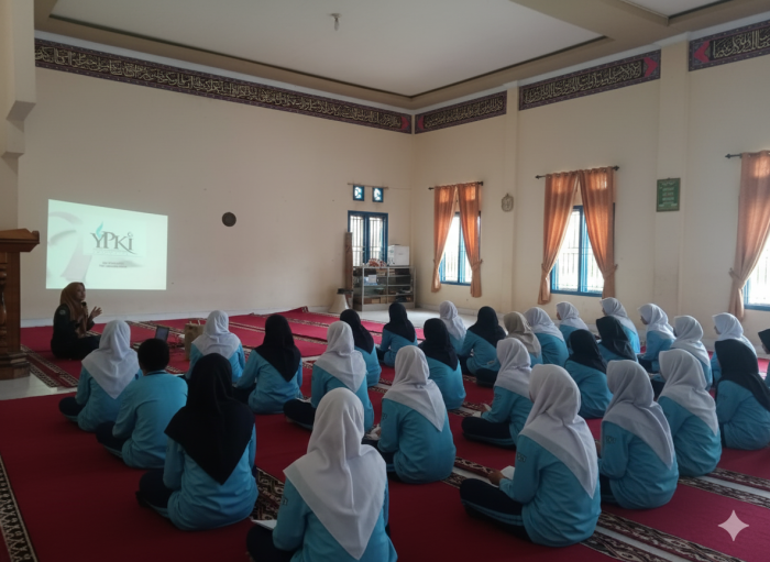 Siswa MTsN 2 Kerinci Ikuti Penyuluhan Kesehatan dari Yayasan YPKI