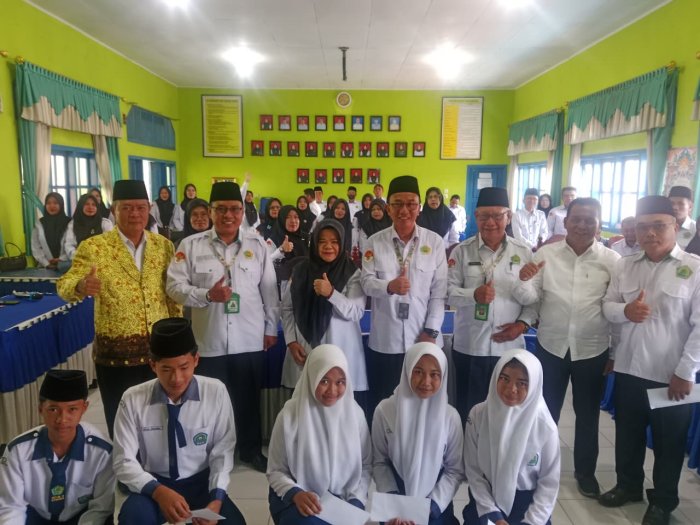 Pembinaan dan Pemberian Beasiswa Baznas oleh Kementerian Agama Kabupaten Kerinci di MTsN 2 Kerinci