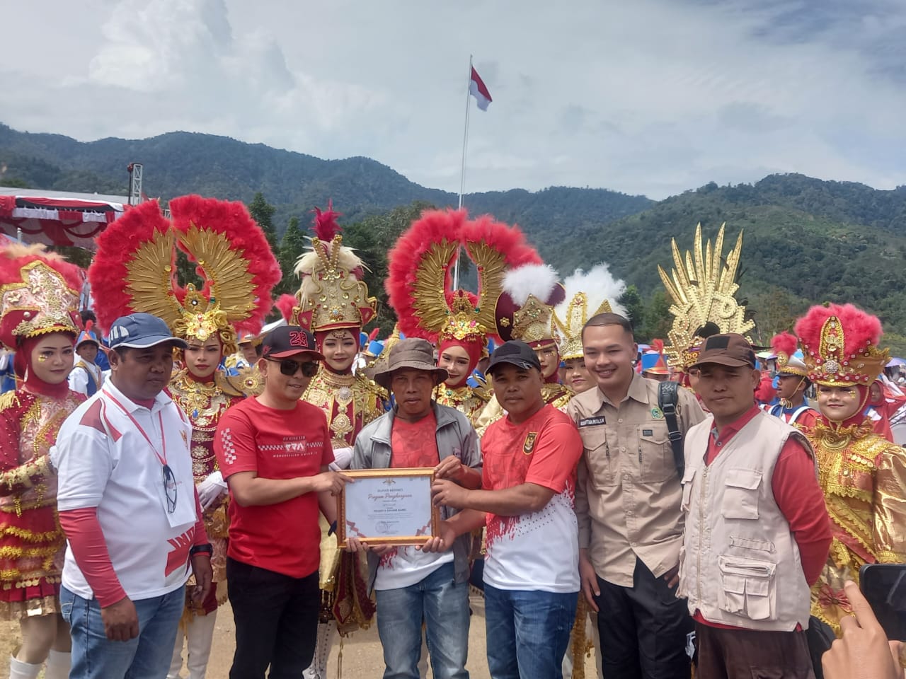 MTsN 2 Kerinci Raih Penghargaan dari Pemerintah Kabupaten atas Penampilan Drumband yang Memukau