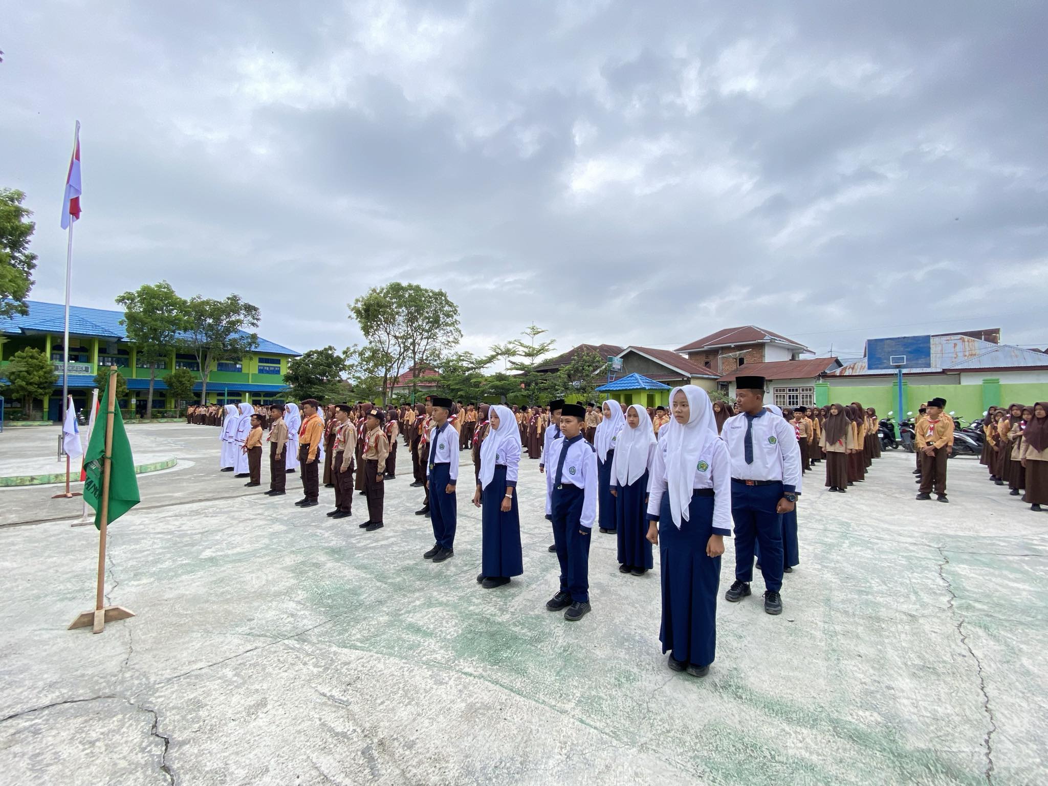 Pelantikan pengurus Organisasi Siswa Intra Madrasah (OSIM), Pramuka, dan Unit Kesehatan Madrasah (UKM)