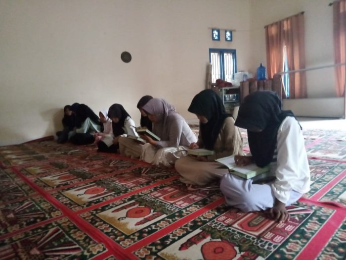 Siswi MTsN 2 Kerinci Ikuti Tahsin Al-Quran Rutin