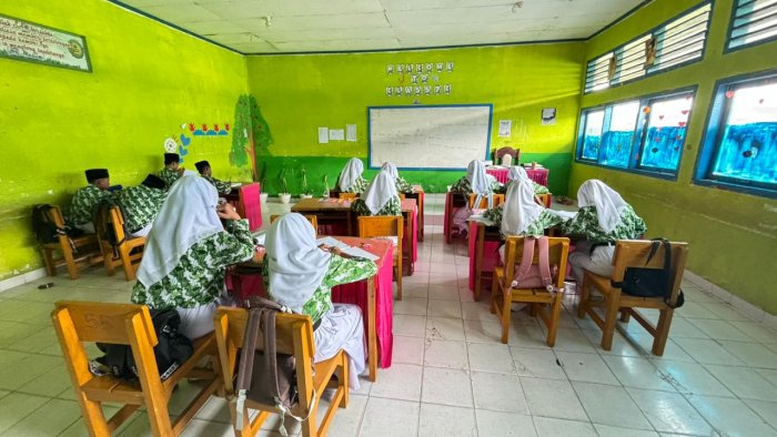 Guru MTsN 2 Kerinci Terapkan Pembelajaran Interaktif di Kelas