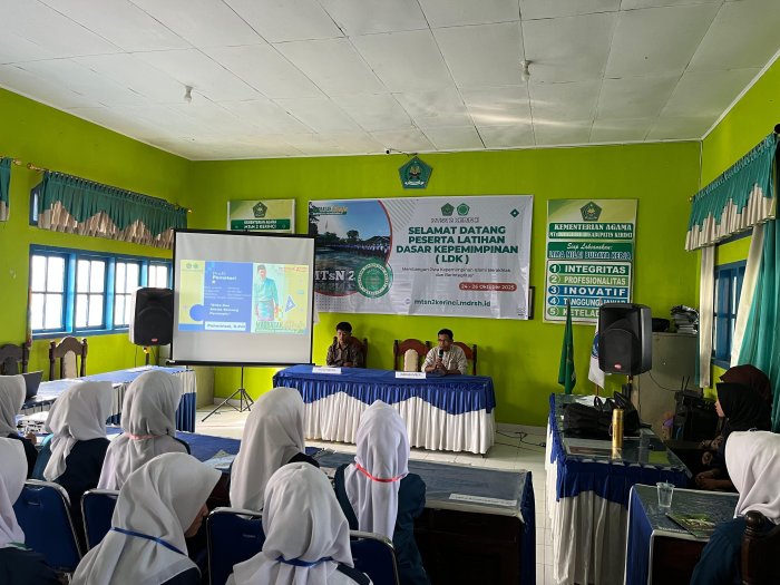 Menjadi Pemimpin Beretika dan Berakhlak Mulia, Materi Inspiratif dari Bapak Pahmirizal, S.Pd.I pada LDK Hari Kedua