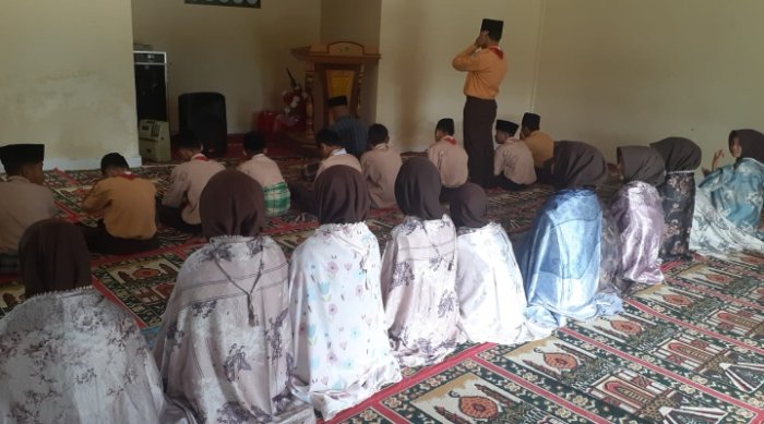 Tanamkan Karakter Religius, MTsN 2 Kerinci Rutin Laksanakan Shalat Dzuhur Berjamaah