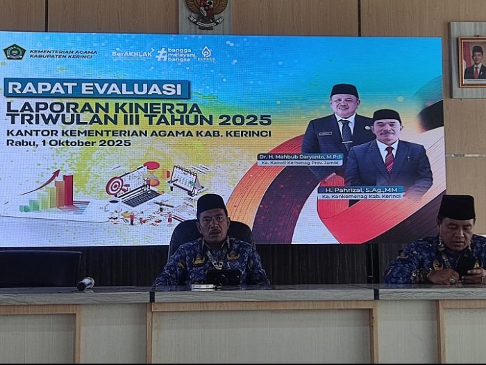 Kepala Madrasah Tsanawiyah Negeri 2 Kerinci mengikuti Evaluasi Kinerja Triwulan III Tahun 2025 Kemenag Kerinci