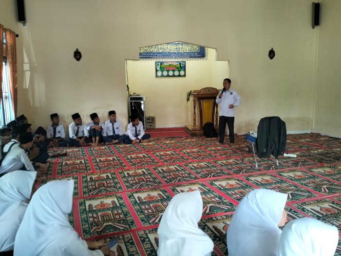 Semarak Ramadan, MTsN 2 Kerinci Gelar Pembinaan Iman dan Tadarus Bersama